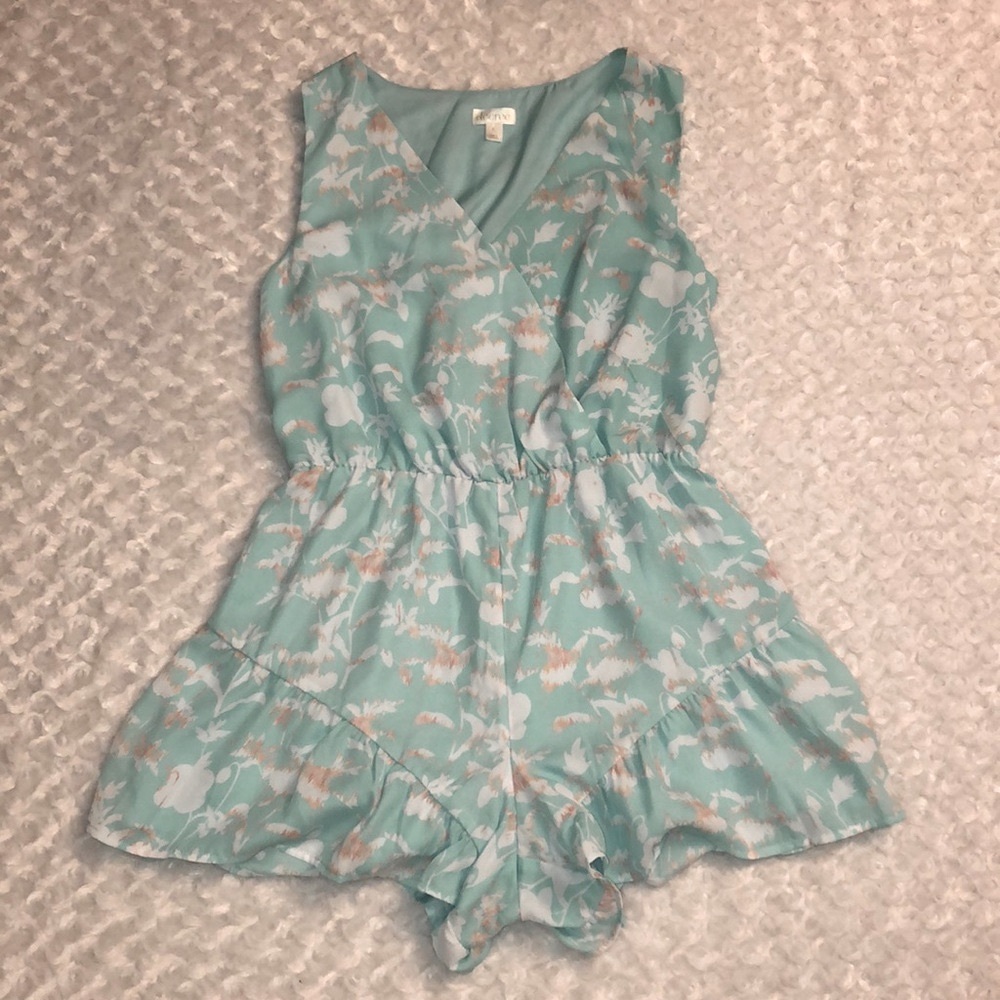 Decree NWOT! floral romper
